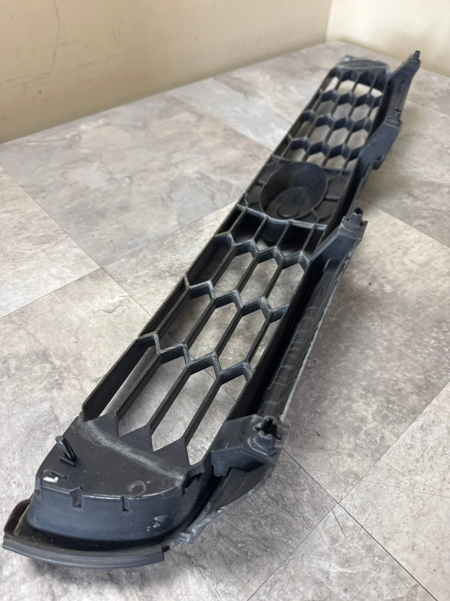 2002-2003 Subaru WRX Front Grille OEM Assembly (JDM Impreza Badge) D3 - Image 3