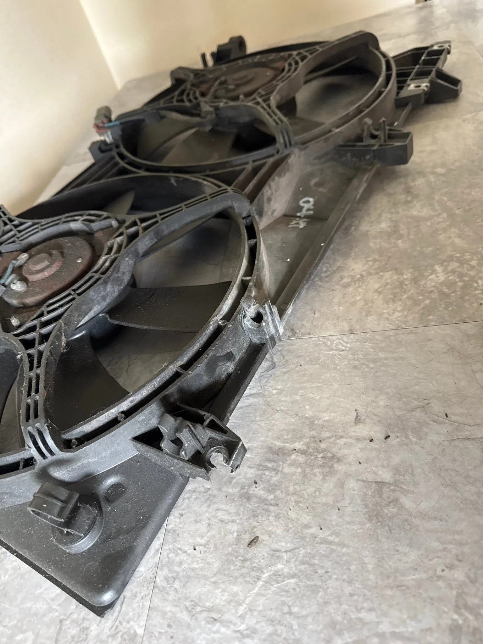 2003-2008 Subaru Forester Turbo Engine OEM Radiator Cooling Fan Shroud Assembly C5 - Image 2
