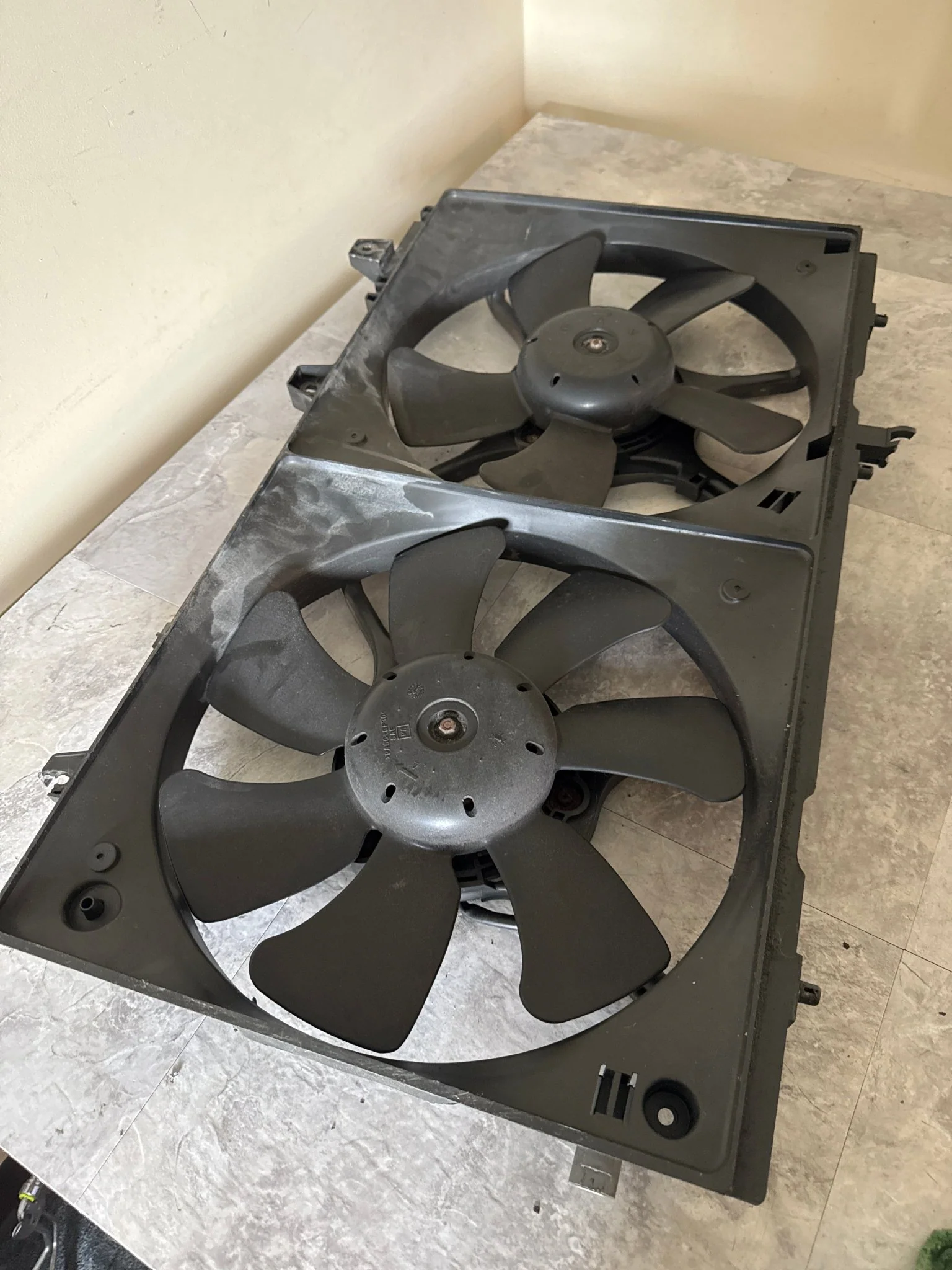 2003-2008 Subaru Forester Turbo Engine OEM Radiator Cooling Fan Shroud Assembly C5 - Image 3