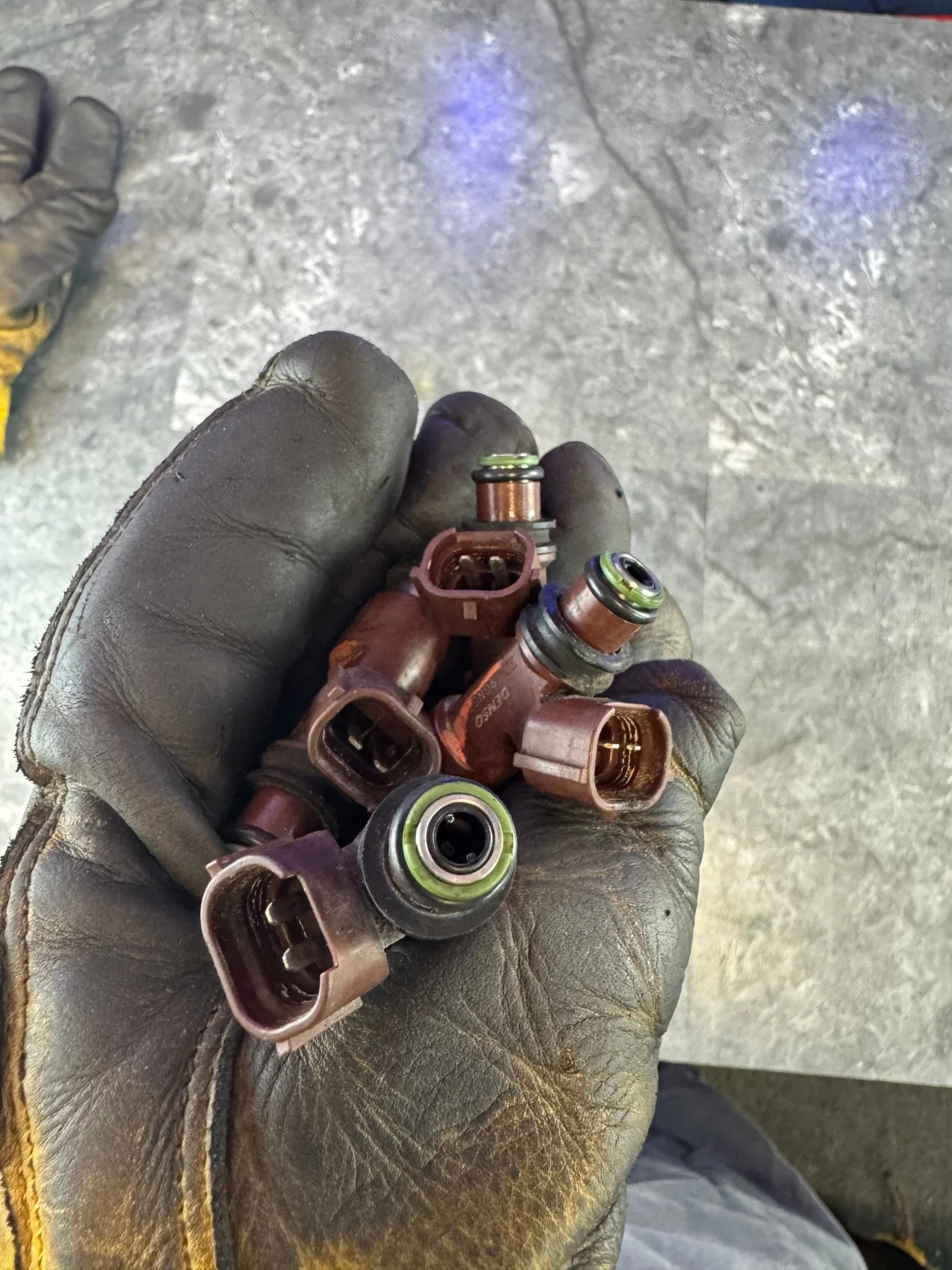 2004-2006 Subaru Impreza WRX STi OEM -05 Top Feed Fuel Injectors Brown X4 J3 - Image 4