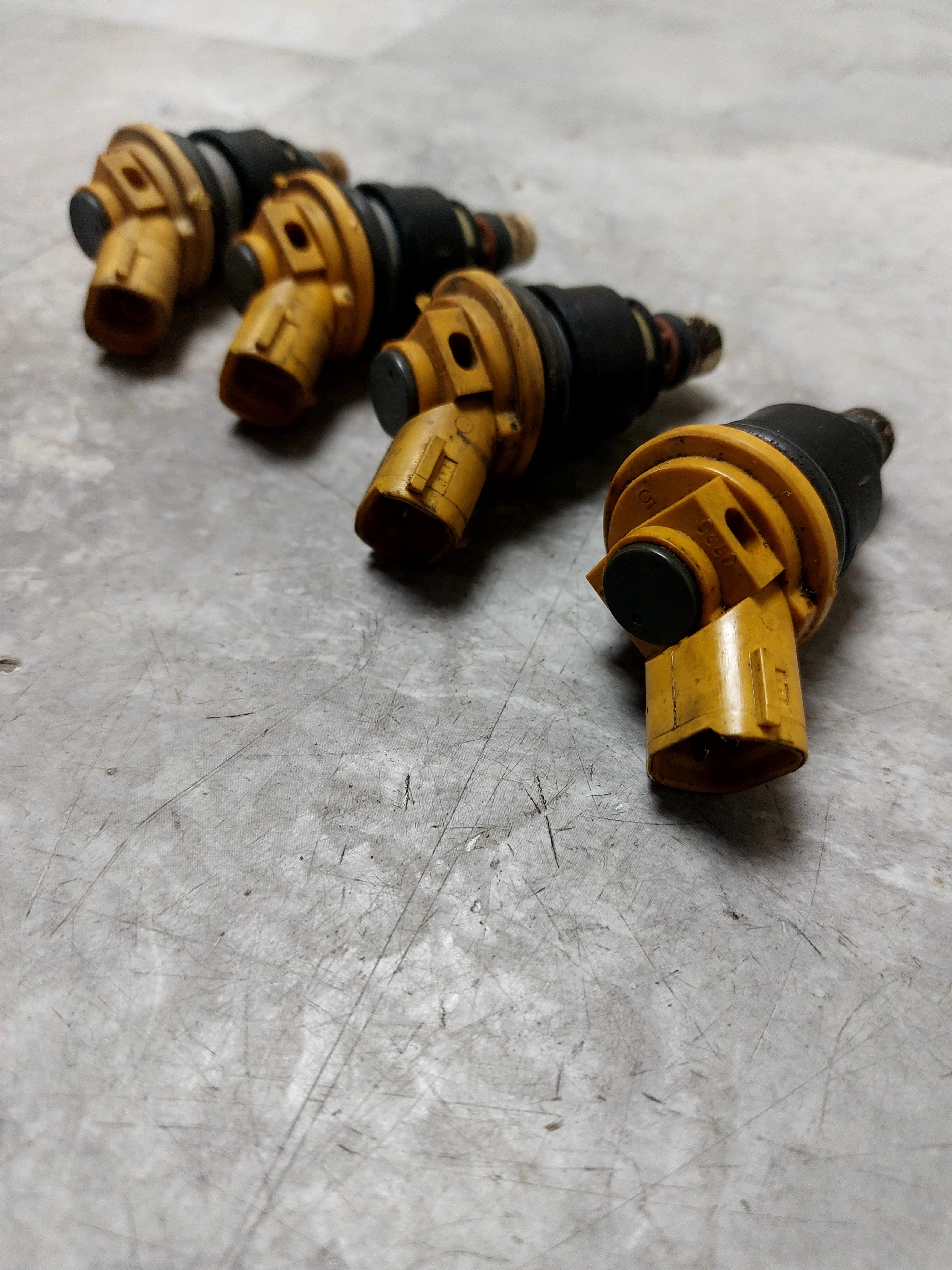 2004-2006 Subaru Impreza WRX STi OEM Yellow Top Feed Fuel Injectors K2 - Image 4