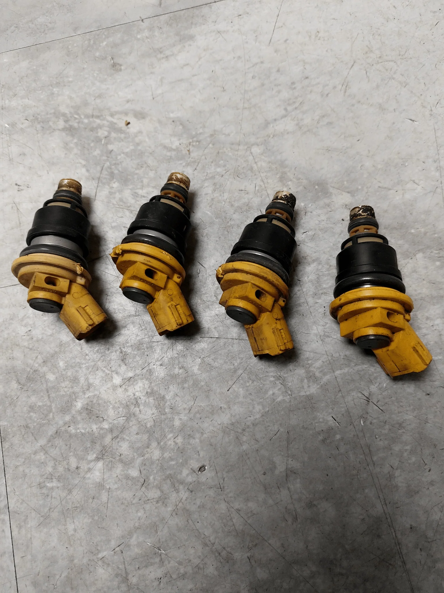 2004-2006 Subaru Impreza WRX STi OEM Yellow Top Feed Fuel Injectors K2 - Image 5