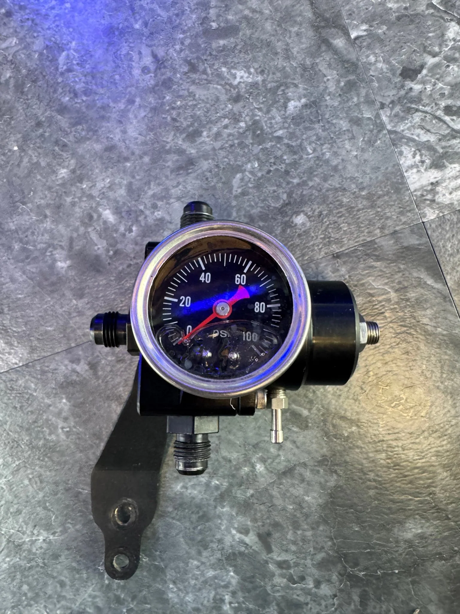 Aeromotive Fuel Pressure Regulator With Gauge AN6 Fittings And Bracket P3 - Image 2