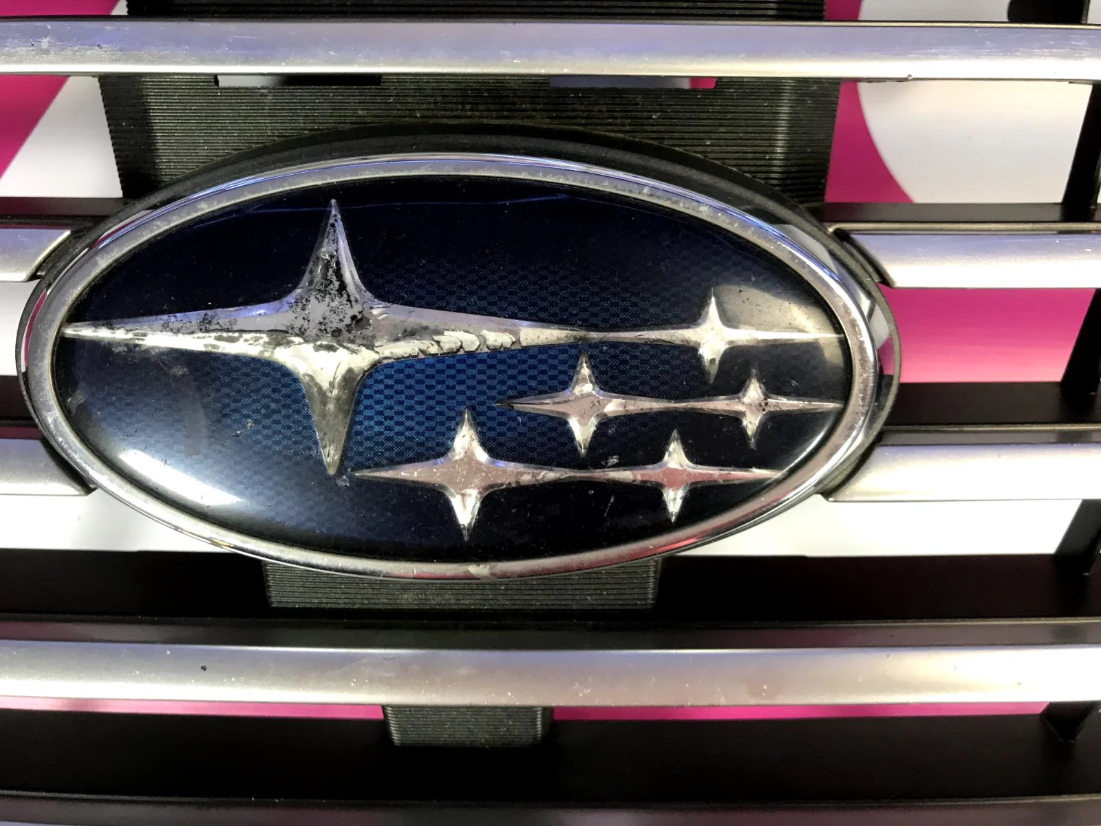 2006-2008 Subaru Forester Front Grille Assembly Suabaru Emblem - Image 3