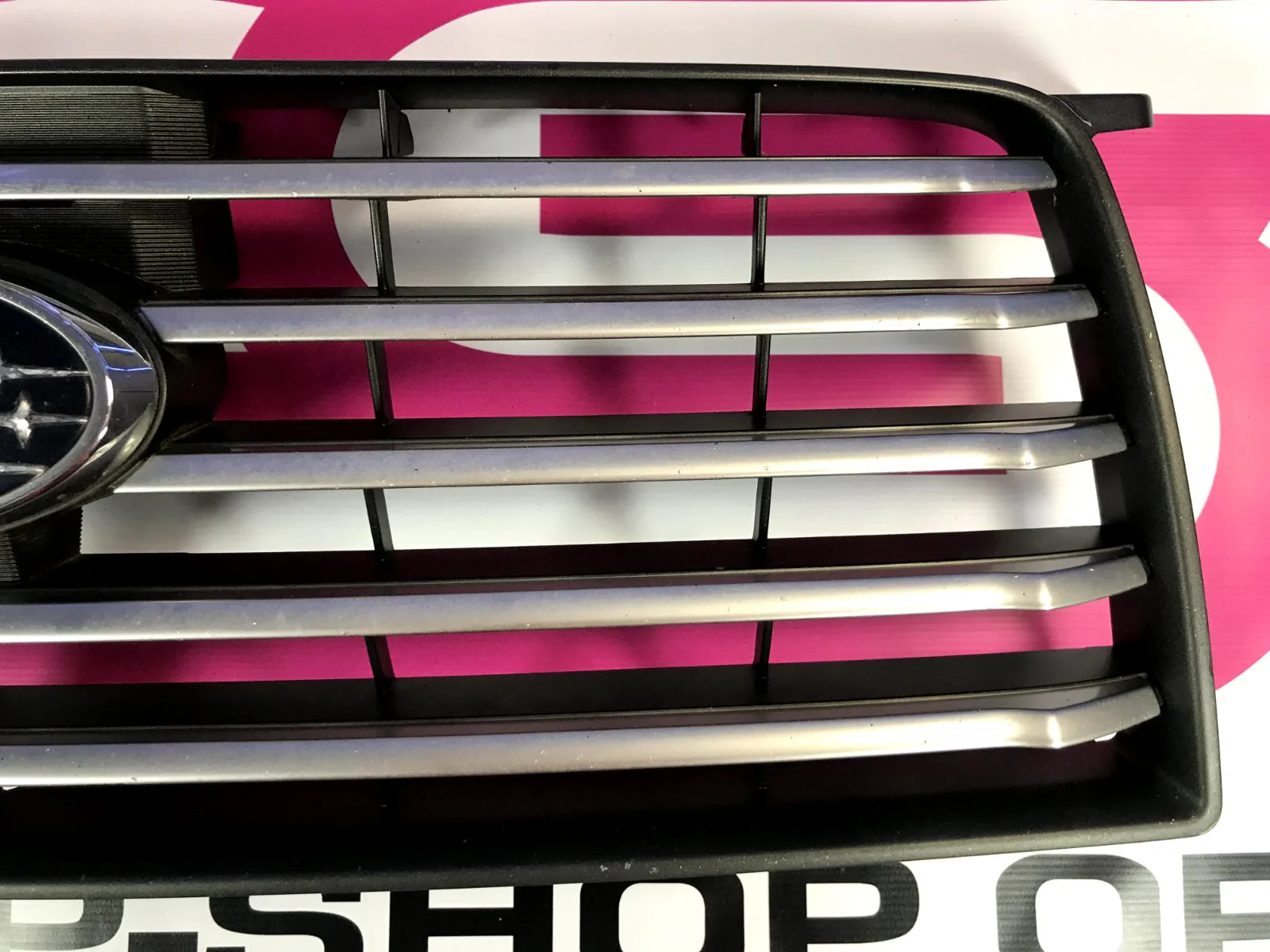 2006-2008 Subaru Forester Front Grille Assembly Suabaru Emblem - Image 4