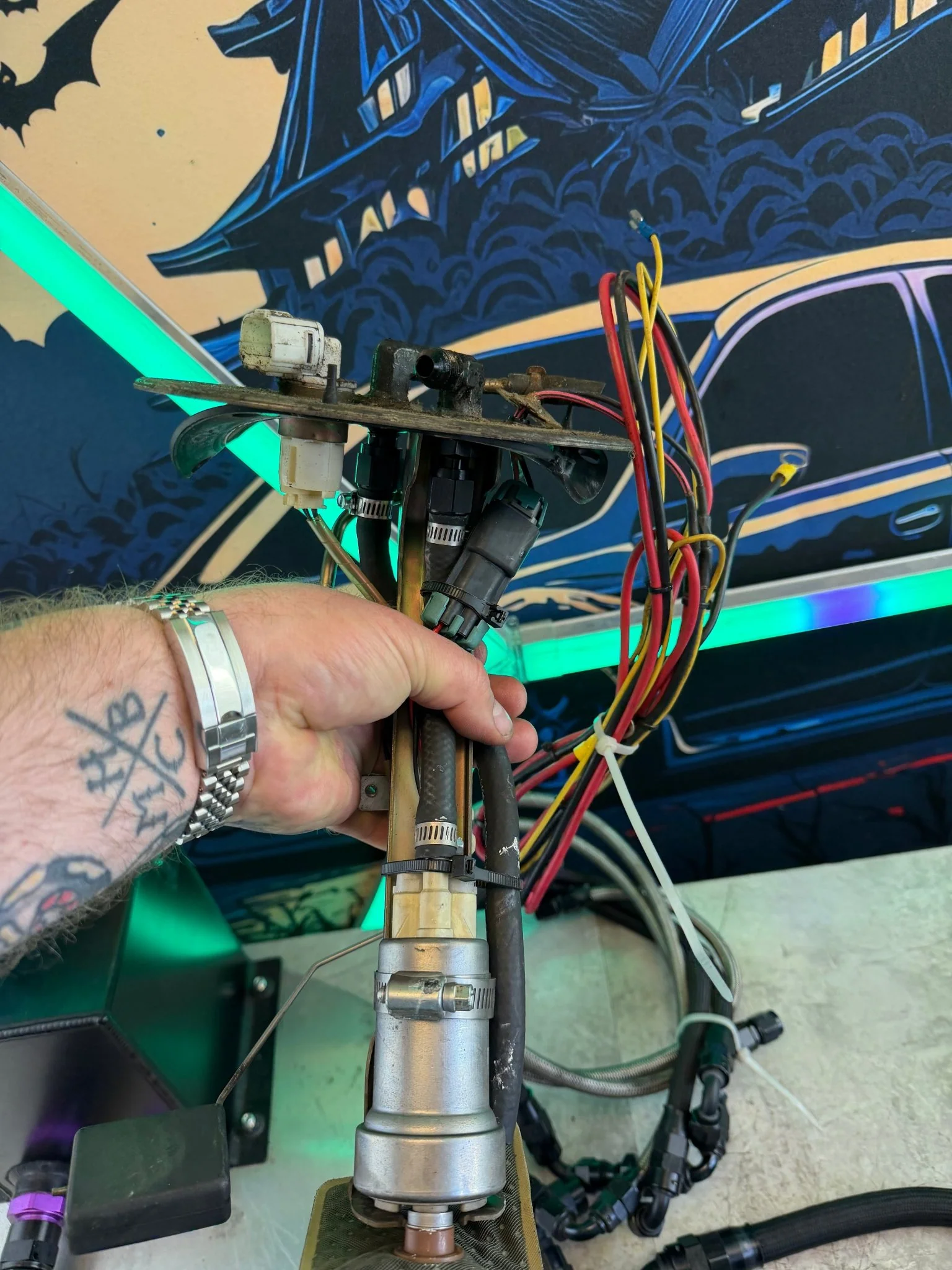 HUGE horsepower fuel kit front to back w/ electric inline 750 magnafuel pump , hellcat walbro 525 LPH feeder , surge tank , iag rails , lines , filters - Image 6
