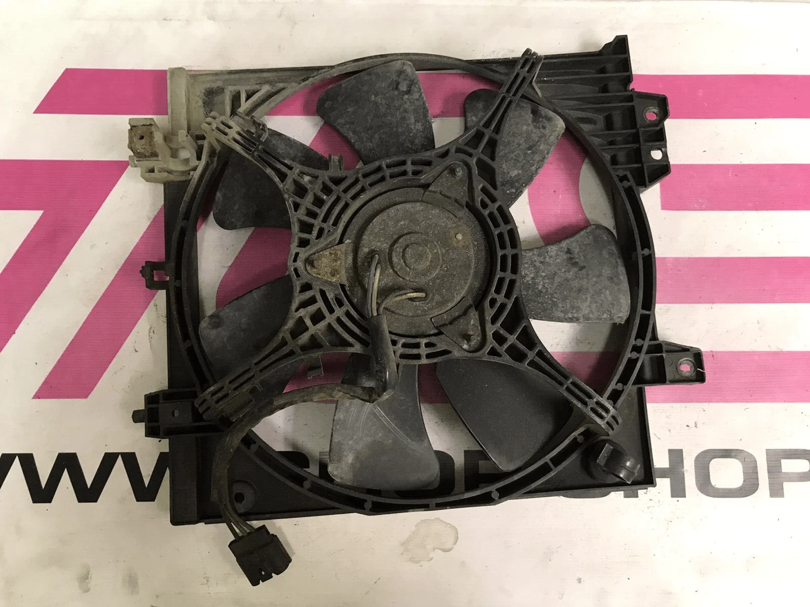 2002-2003 Subaru WRX RH Radiator OEM Cooling Fan Assembly L2 - Image 3