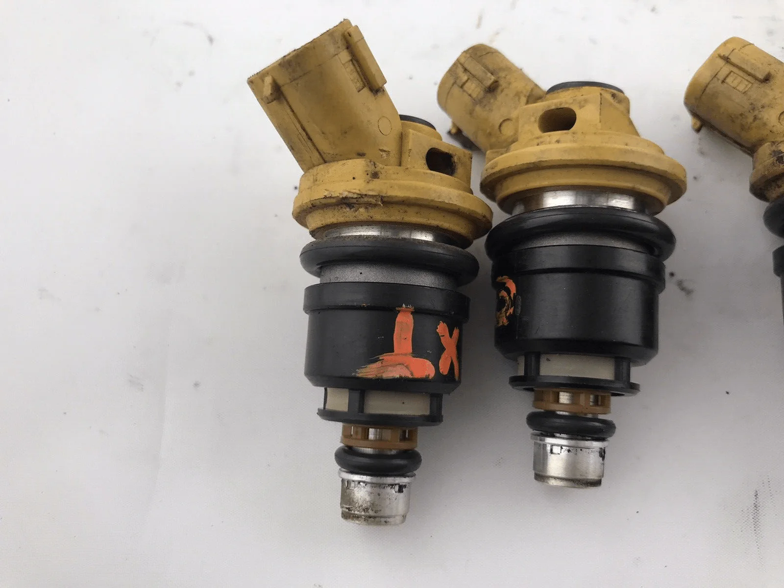 2004-2006 Subaru Legacy OEM Gt/obxt Side Feed Fuel Injectors - Image 2