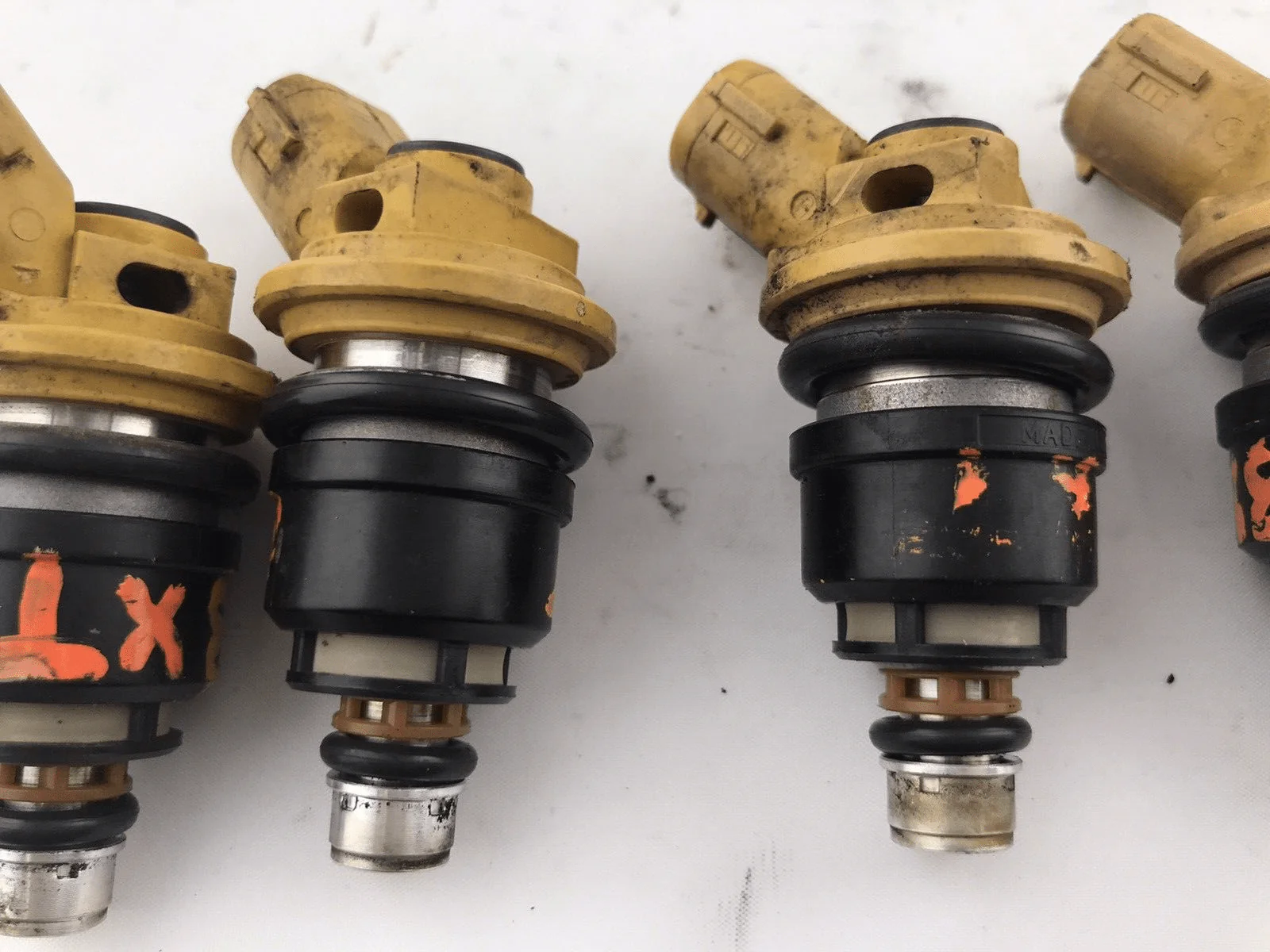 2004-2006 Subaru Legacy OEM Gt/obxt Side Feed Fuel Injectors - Image 3
