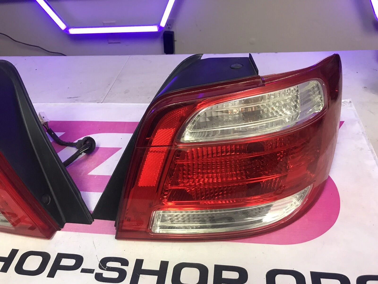 2005-2006 OEM Saab Saabaru 9-2x Tail Light Pair Set LH RH - Image 3
