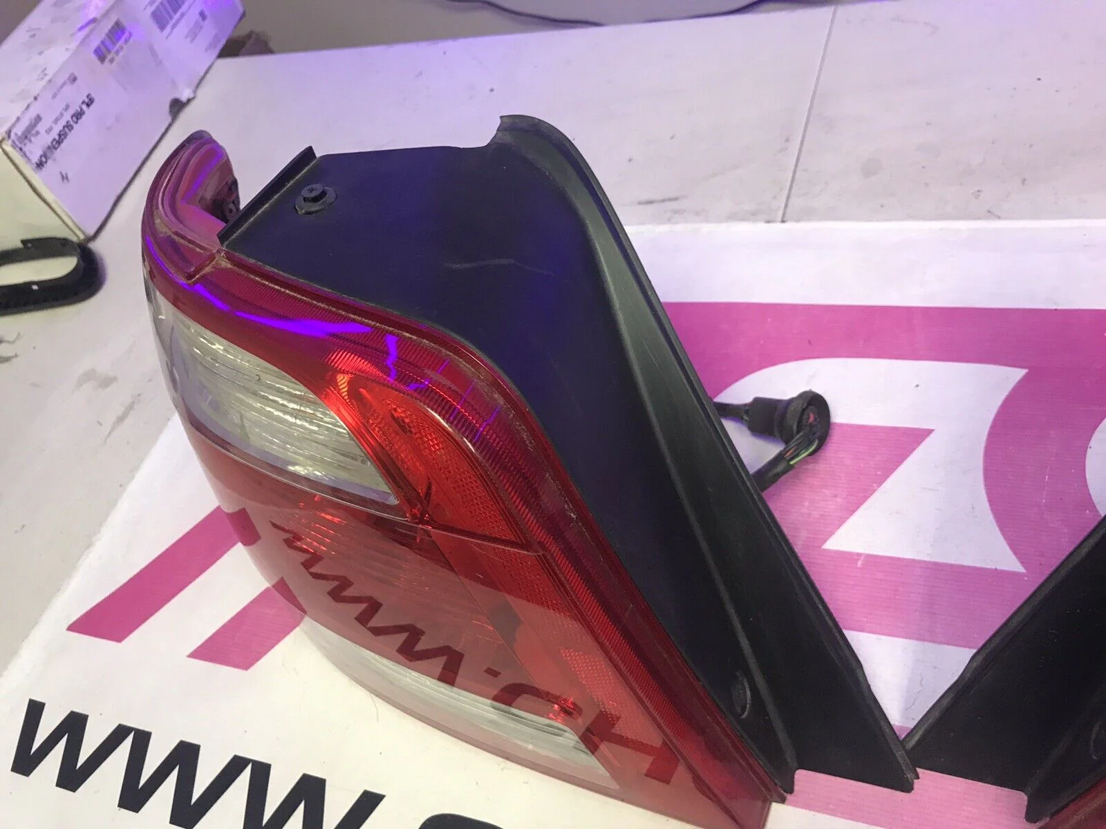 2005-2006 OEM Saab Saabaru 9-2x Tail Light Pair Set LH RH - Image 4