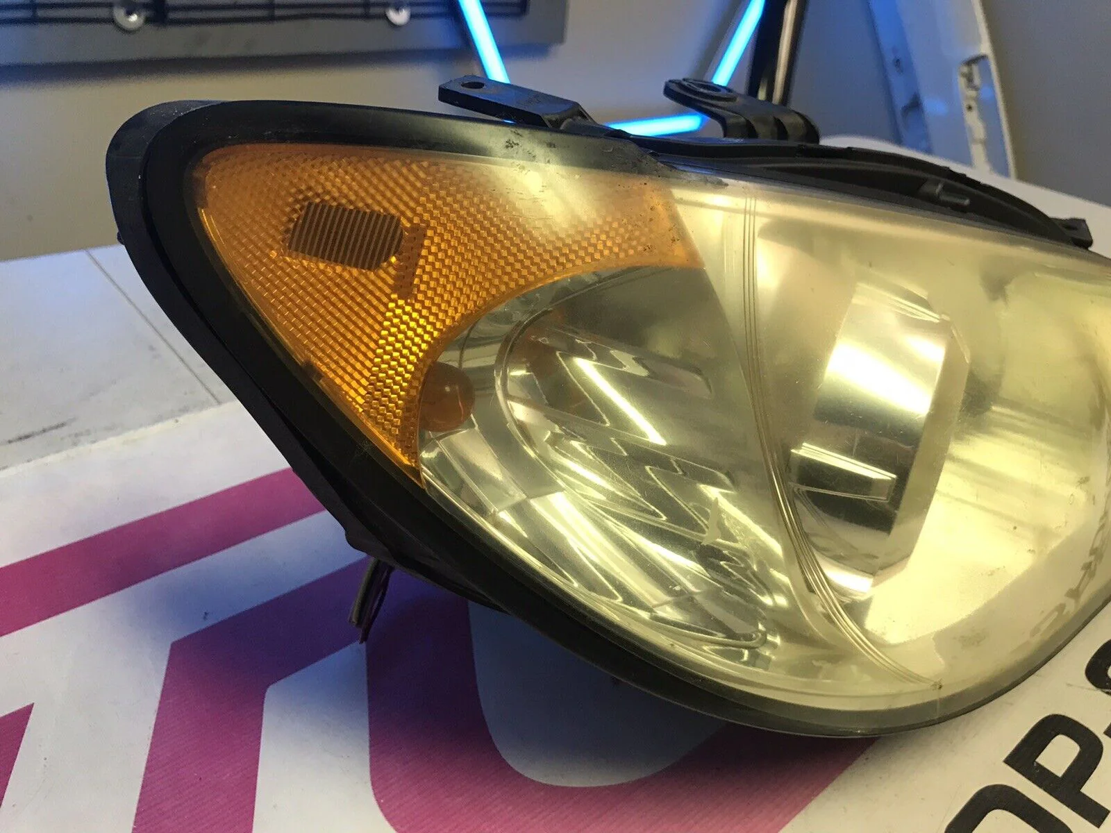 2006-2007 Subaru Impreza WRX STi OEM Passenger Side RH Headlight Assy - Image 4