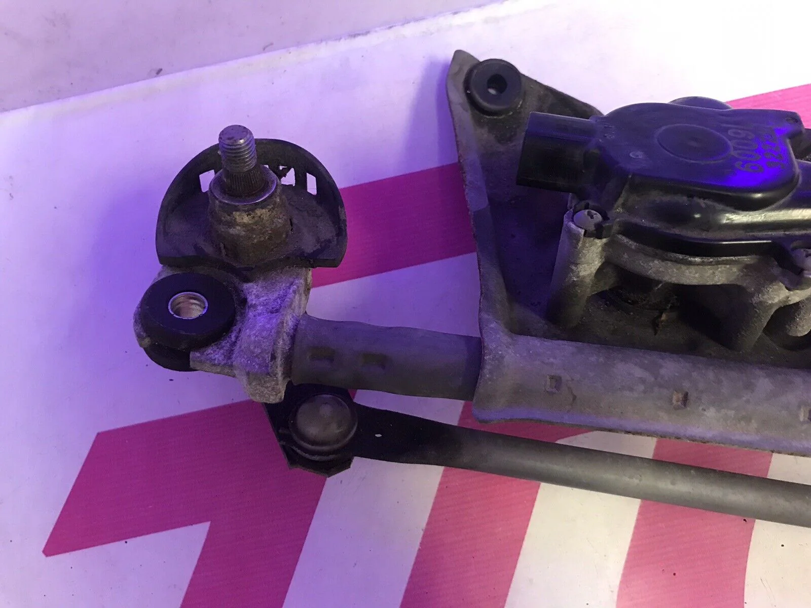 2004-2007 Subaru Impreza WRX STi OEM Windshield Wiper Motor Linkage - Image 3