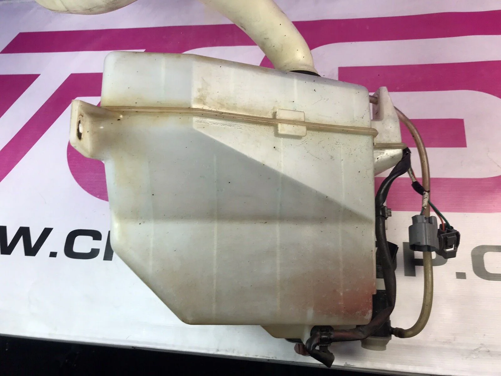 2010-2012 Subaru OEM Legacy/outback Washer Reservoir F5 - Image 5