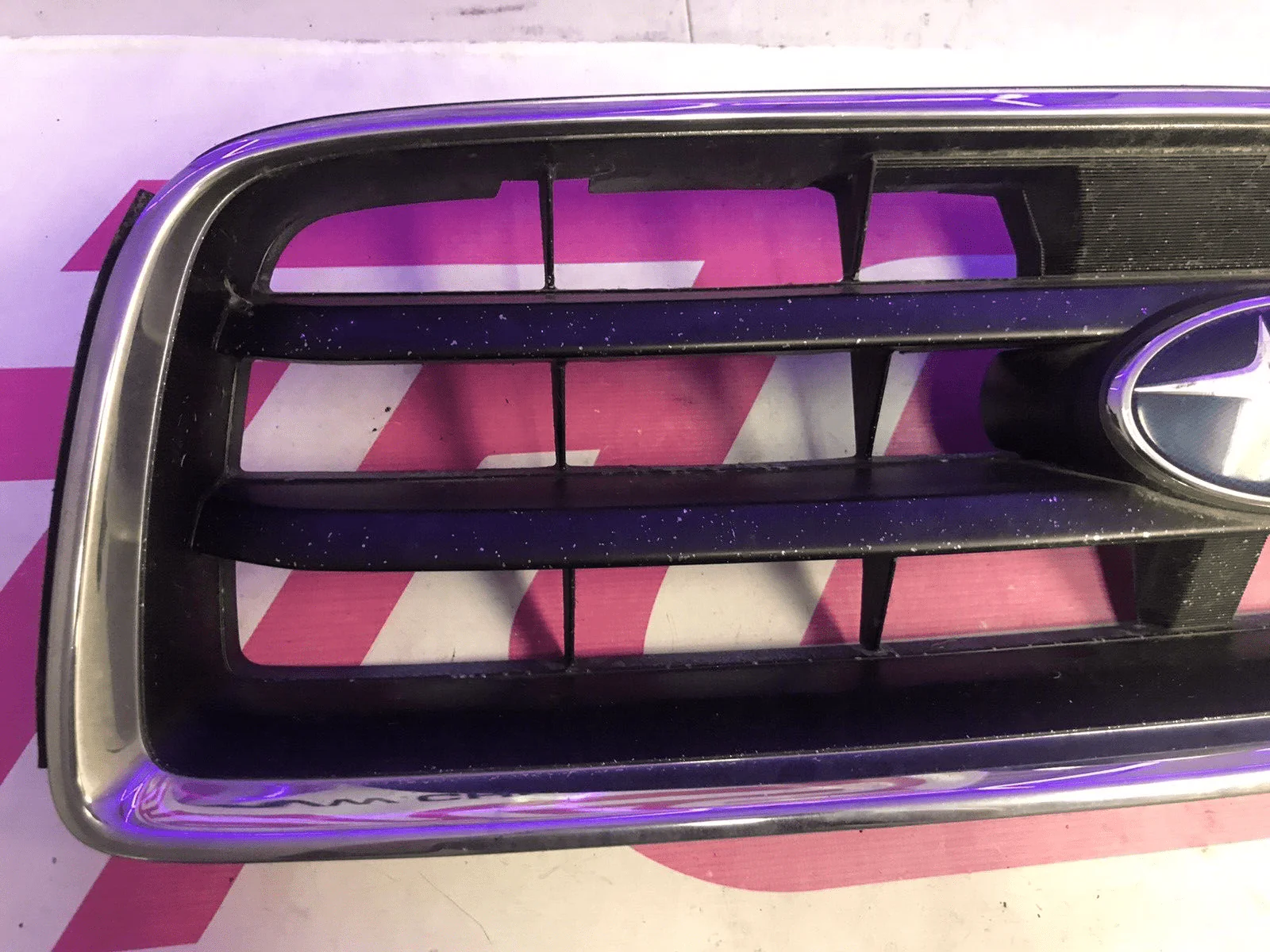 2003-2006 Subaru Forester Front Grille OEM Assembly - Image 4