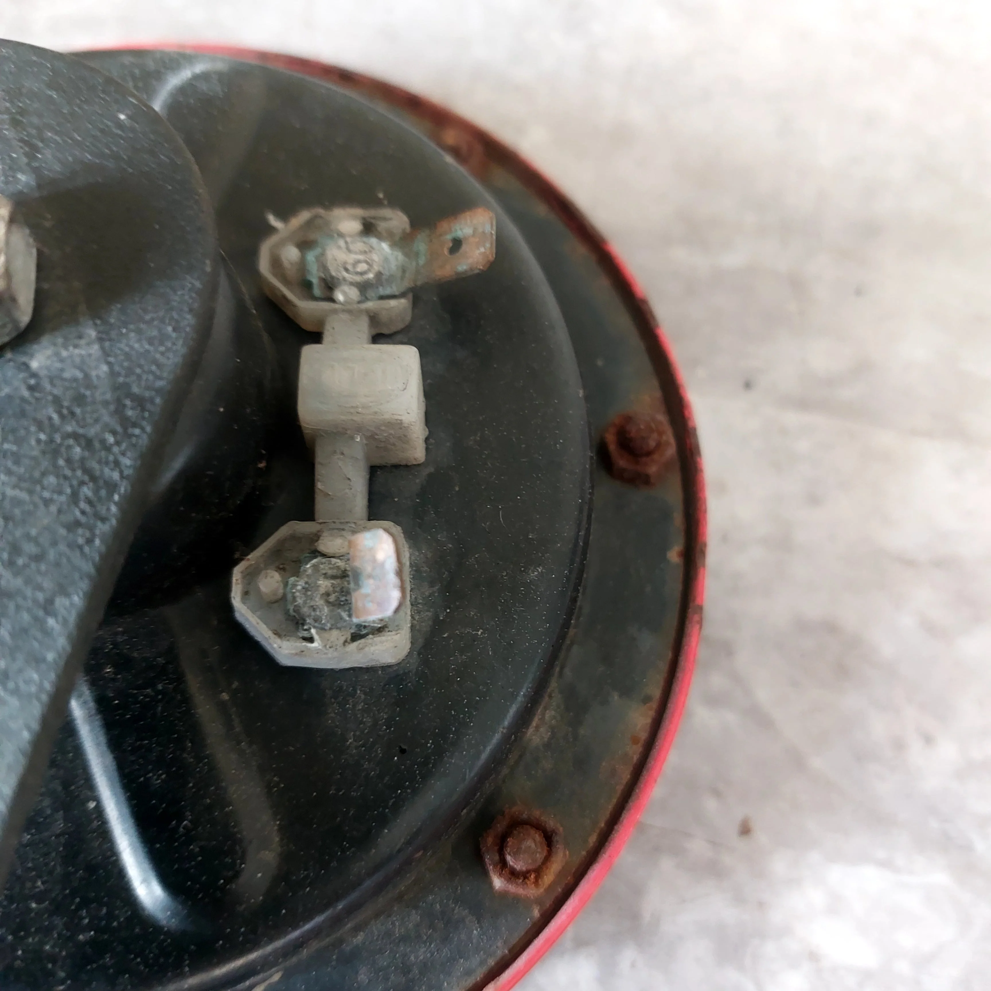 OEM Subaru Hella Disc Horn Set Pair 12V 300hz VW Audi As Is G2 - Image 10