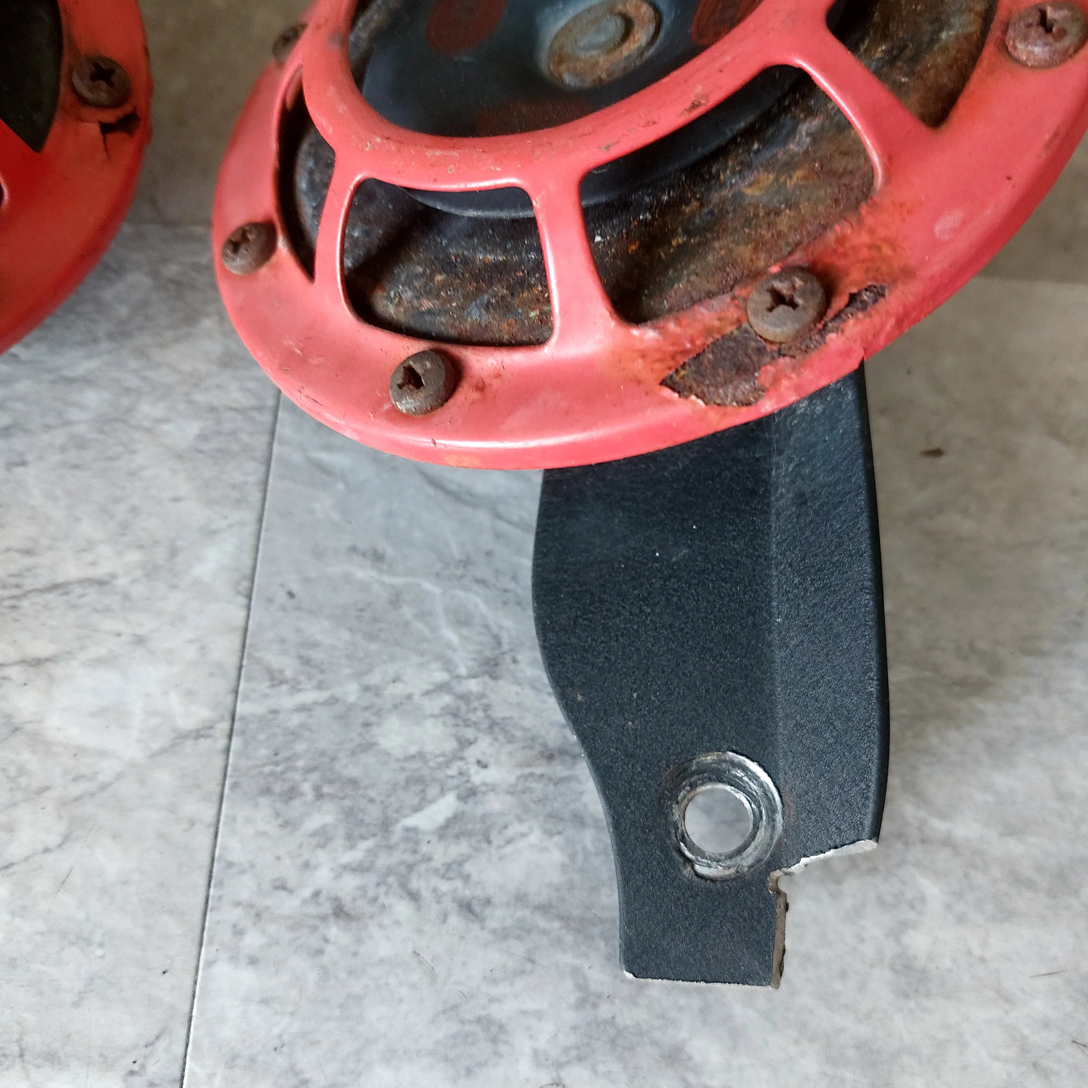 OEM Subaru Hella Disc Horn Set Pair 12V 300hz VW Audi As Is G2 - Image 2