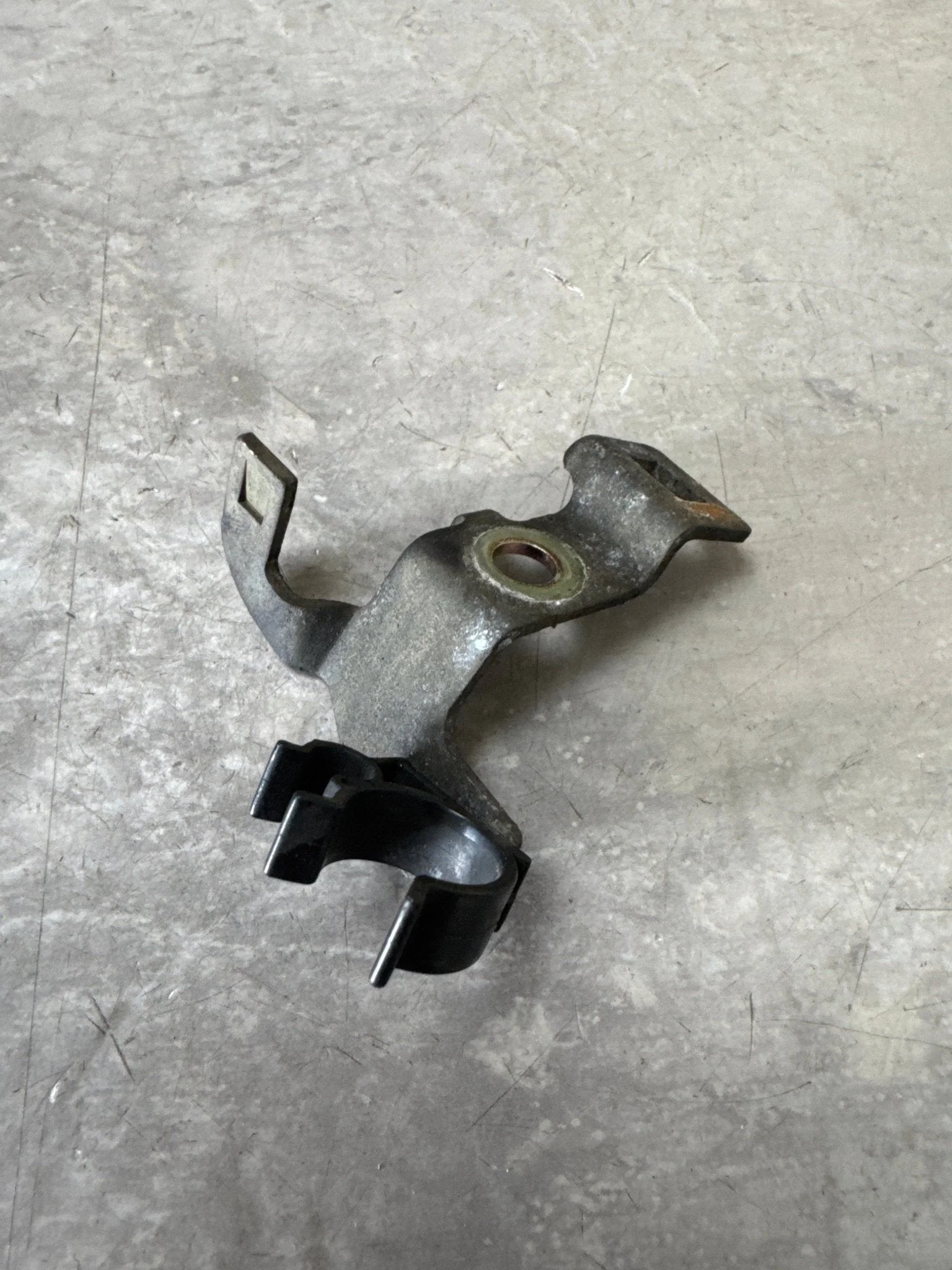 Subaru OEM (EJ20 / EJ25) Intake Manifold Wire Harness Bracket K2-i - Image 2